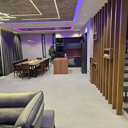 Apartman With Pool Saranda