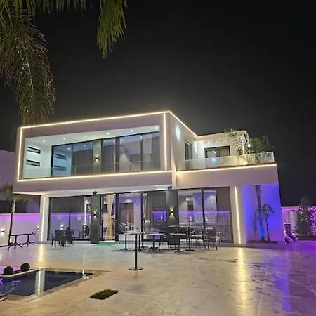 Apartman With Pool Saranda